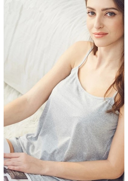 Kadın Gri Şortlu Penye Gecelik Takımı – Modern, Konforlu ve Günlük Kombinlere Uygun