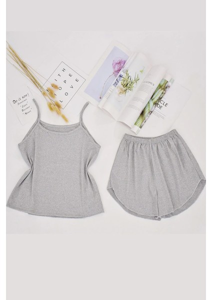Kadın Gri Şortlu Penye Gecelik Takımı – Modern, Konforlu ve Günlük Kombinlere Uygun