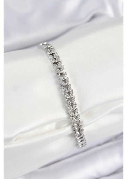 Pirinç Zirkon Taşlı Sıralı Yaprak Model Gümüş Renk Kadın Bileklik - TJ-BB7532 modelleri