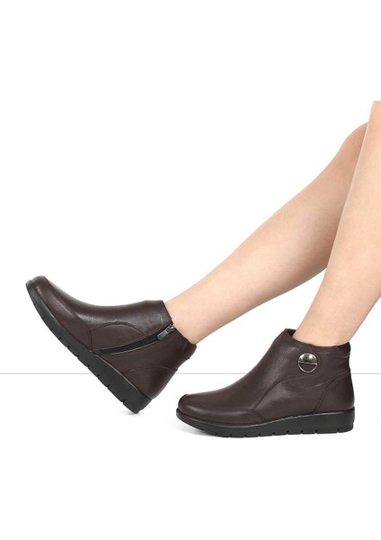 Kadın Kahverengi Fermuarlı Deri Bot