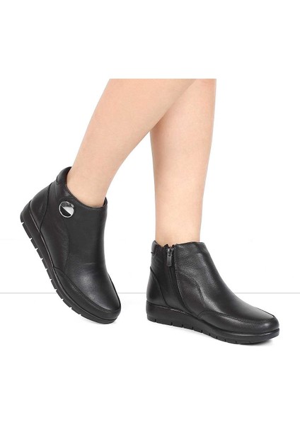 Kadın Siyah Fermuarlı Deri Bot