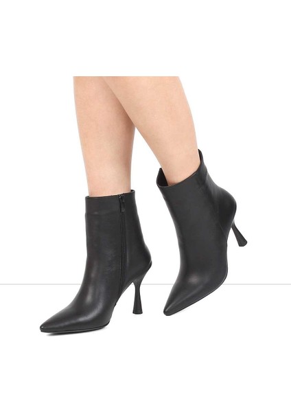 Kadın Siyah Fermuarlı İnce Topuklu Deri Bot