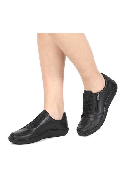 Kadın Siyah Bağcıklı Fermuarlı Deri Ayakkabı
