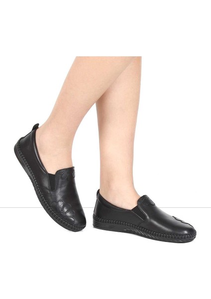 Kadın Siyah Dikiş Detaylı Deri Ayakkabı