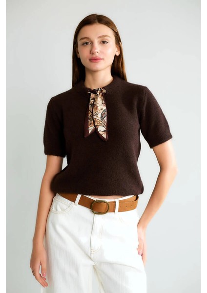 Basic Yarım Boğazlı Kısa Kollu Kaşmir Görünümlü Triko modelleri