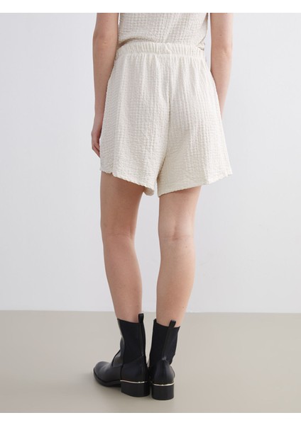 Yeni Sezon Beli Lastikli Dokulu Kadın Şort fırsatları