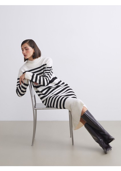 Yeni Sezon Yarım Balıkçı Yaka Çizgili Triko Elbise
