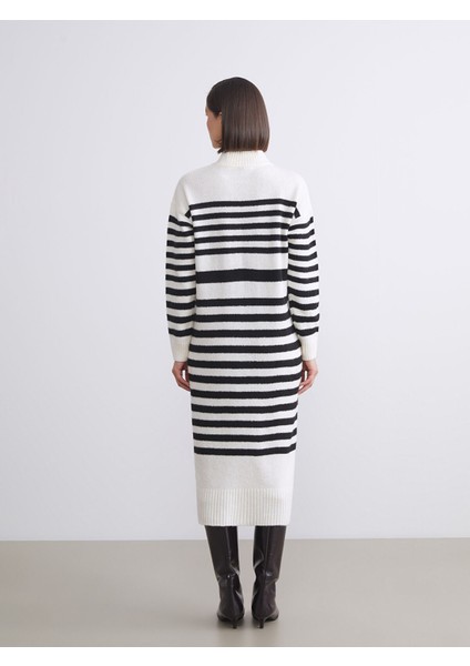 Yeni Sezon Yarım Balıkçı Yaka Çizgili Triko Elbise fırsatları