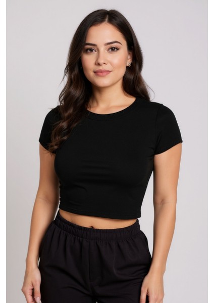Kadın Siyah Yuvarlak Yaka Yarım Kol Crop Top Bluz – Şık, Rahat ve Kolay Kombinlenebilir