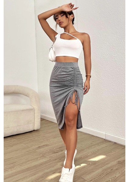 Kadın Beyaz Tek Omuzlu Çapraz Askılı Crop Top Büstiyer