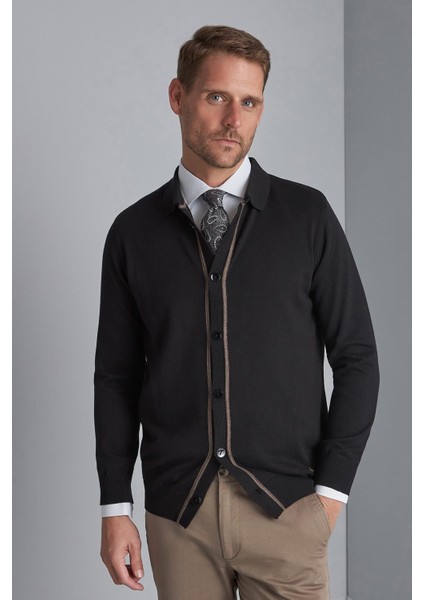 Siyah Standart Fit Dar Kalıp Düğmeli Düz Uzun Kollu Triko Hırka