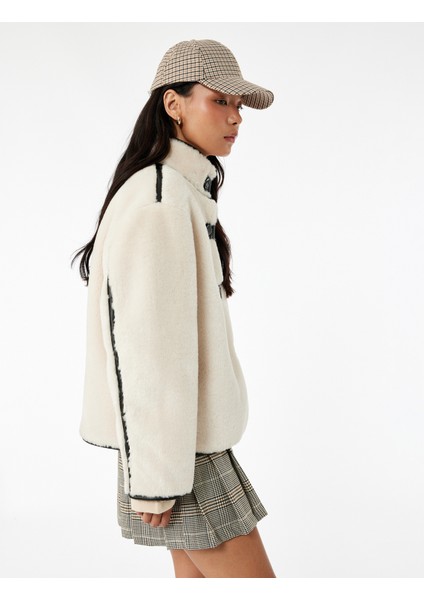 Dik Yaka Kaban Peluş Biye Detaylı Düğmeli Uzun Kollu modelleri