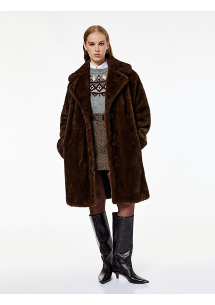 x Melis Ağazat - Suni Kürk Kaban Düğmeli Uzun Kollu Cepli