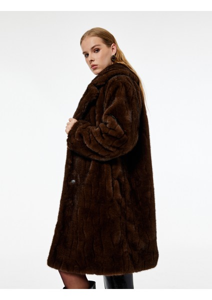 x Melis Ağazat - Suni Kürk Kaban Düğmeli Uzun Kollu Cepli fiyatları