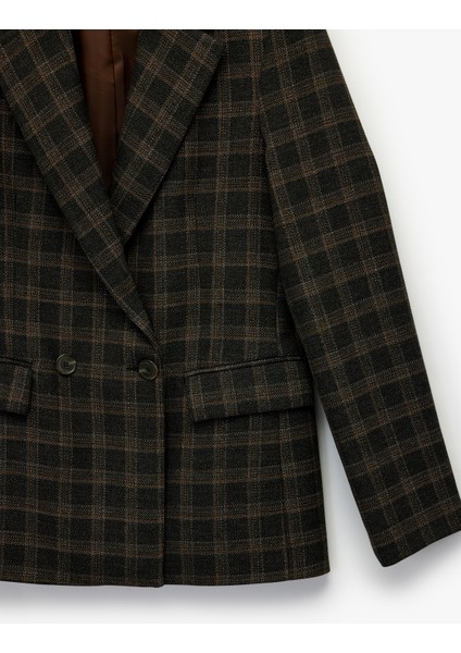 x Melis Ağazat - Uzun Kollu Kruvaze Cepli Ekose Oversize Blazer Ceket modelleri