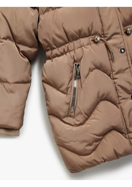 Uzun Kollu Peluş Detaylı Kapşonlu Fermuarlı Şişme Mont fırsatları