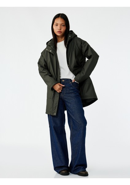 Deri Görünümlü Içi Suni Kürklü Fermuarlı Cepli Su Geçirmez Kapüşonlu Mont