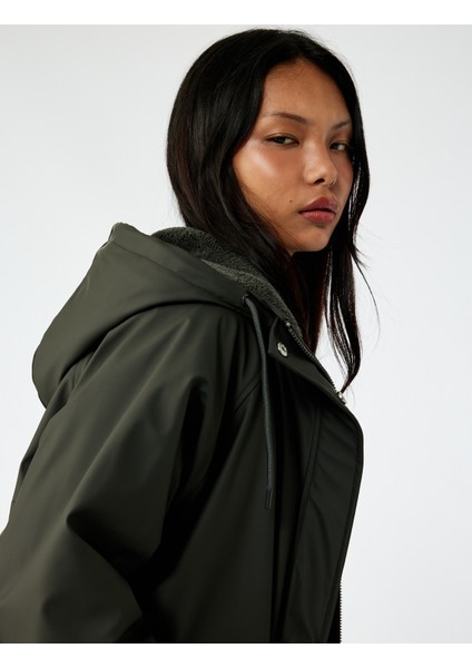 Deri Görünümlü Içi Suni Kürklü Fermuarlı Cepli Su Geçirmez Kapüşonlu Mont fiyatları