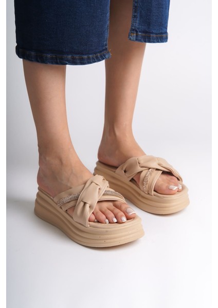 Clara Düz Topuklu Kurdele Desenli Taşlı Kalın ve Ortopedik Taban Kadın Terlik Ctt - Ten