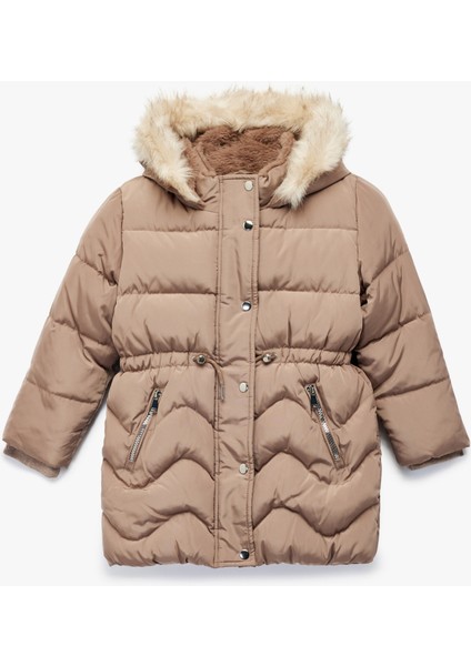 Uzun Kollu Peluş Detaylı Kapşonlu Fermuarlı Şişme Mont