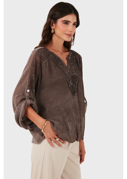 Via Dante Oversize V Yaka Pul Dantel Detaylı Bluz Bayan Bluz 690822 fırsatları