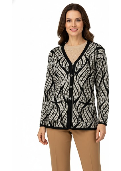 Kadın Kışlık Yünlü Örme Anne Hırka V Yaka Sümbül Motifli Çift Cepli Düğmeli Likralı Rahat