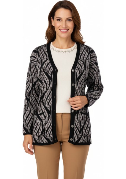 Kadın Kışlık Yünlü Örme Anne Hırka V Yaka Sümbül Motifli Çift Cepli Düğmeli Likralı Rahat