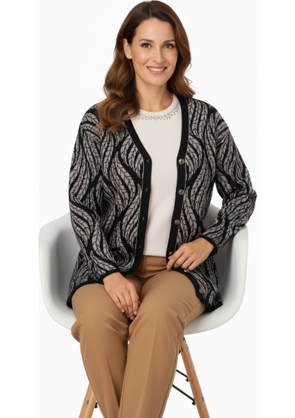 Kadın Kışlık Yünlü Örme Anne Hırka V Yaka Sümbül Motifli Çift Cepli Düğmeli Likralı Rahat modelleri