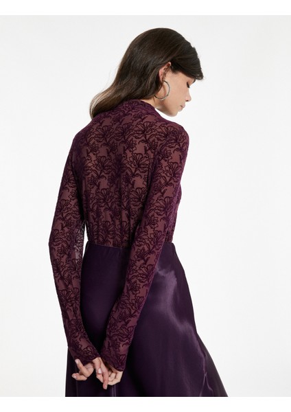 Slim Fit Uzun Kollu Hafif Dik Yaka Transparan Dantelli Tişört fırsatları