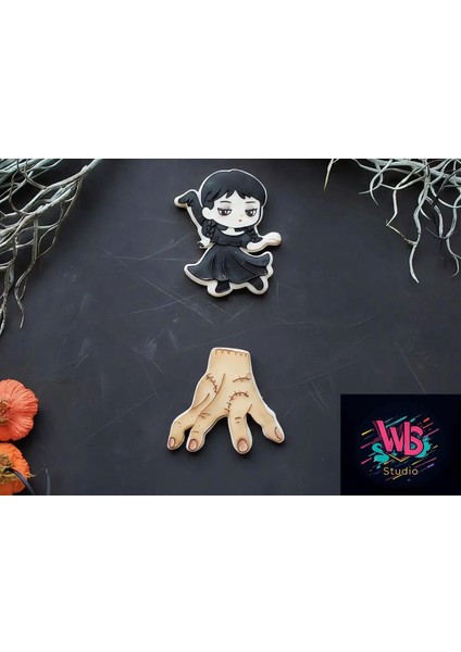 2'li Wednesday Addams ve Thing(El/şey) Kurabiye Kalıbı ve Şeker Hamuru Şekillendirici fiyatları