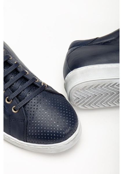 Kadın Lacivert Hakiki Deri Delikli Spor Ayakkabı modelleri