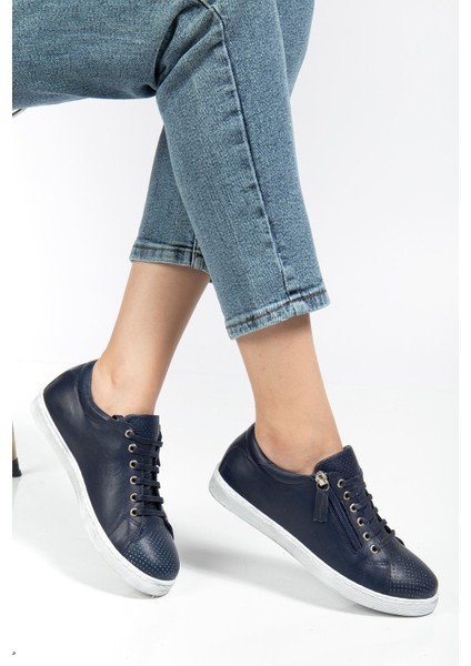Kadın Lacivert Hakiki Deri Delikli Spor Ayakkabı fırsatları