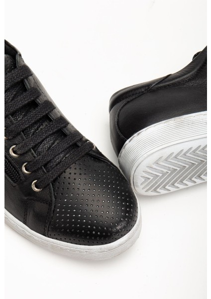 Kadın Siyah Hakiki Deri Delikli Spor Ayakkabı modelleri