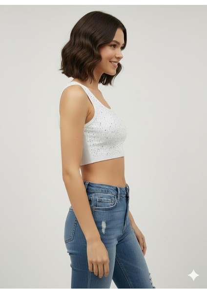 Kadın Taş Detaylı Şık Beyaz Crop Top – Esnek Kumaş, Rahat Form, Işıltılı Büstiyer fiyatları