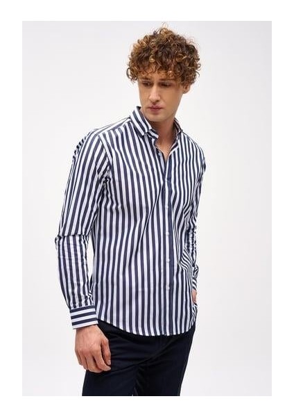 Lacivert Dynamic Fit Düğmeli Yaka Çizgili Uzun Kollu Cepsiz %100 Pamuk Gömlek fırsatları