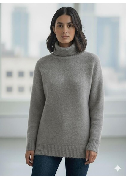 Gri Oversize Uzun Boğazlı Tüylü Dokulu Yumuşak Triko Kazak