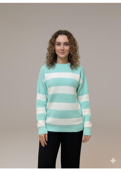 Mavi Beyaz Çizgili Yumuşak Dokulu Standart Kalıp Kadın Triko Kazak