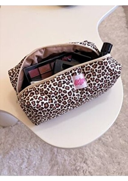 Büyük Boy Makyaj Çantası Oval Leopar Desen ile Şık ve Fonksiyonel Kullanım