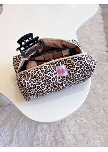 Büyük Boy Makyaj Çantası Oval Leopar Desen ile Şık ve Fonksiyonel Kullanım