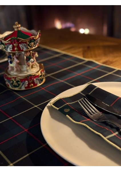 Lacivert Yeşil Ekose Runner 45X150 cm Yılbaşı Davet Yeni Yıl Masa Runner fiyatları