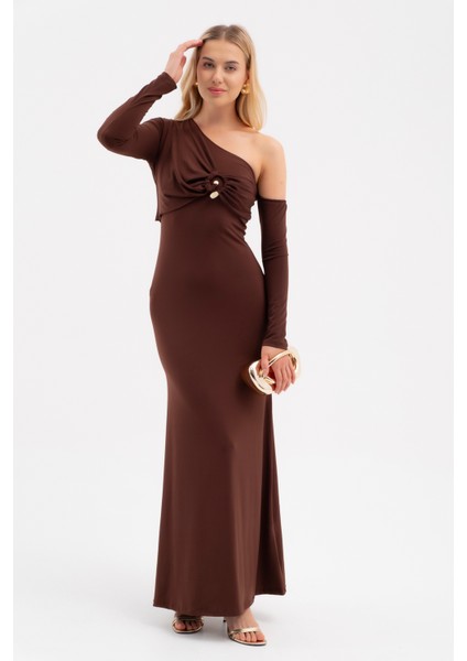 Kadın Kahverengi Tek Omuz Taş Aksesuarlı Maxi Elbise