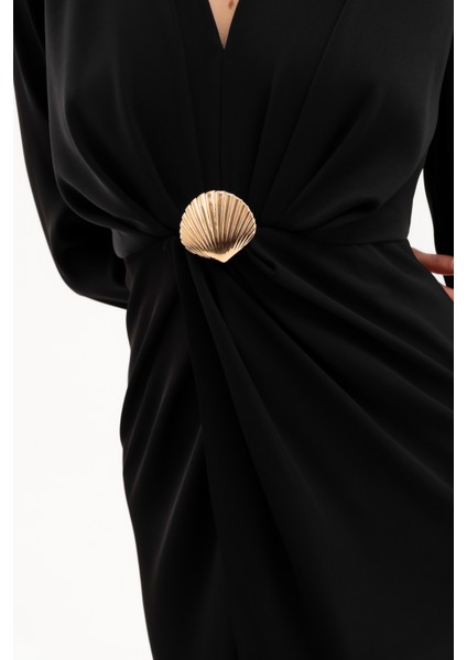 Kadın Siyah Istiridye Aksesuarlı Uzun Kol Elbise indirimleri