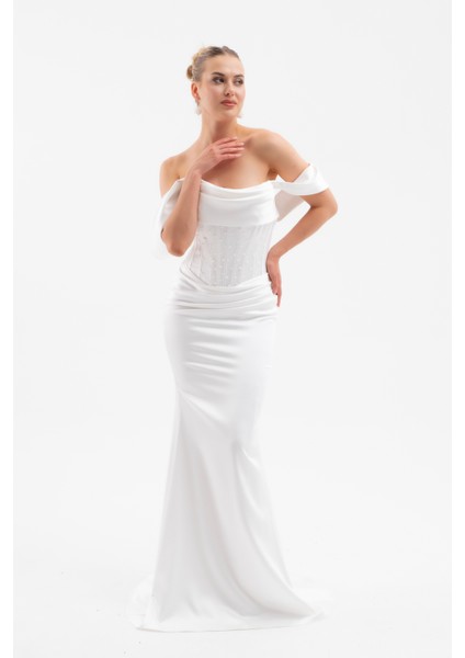 Kadın Beyaz Kayık Yaka Boncuklu Uzun Saten Abiye Elbise