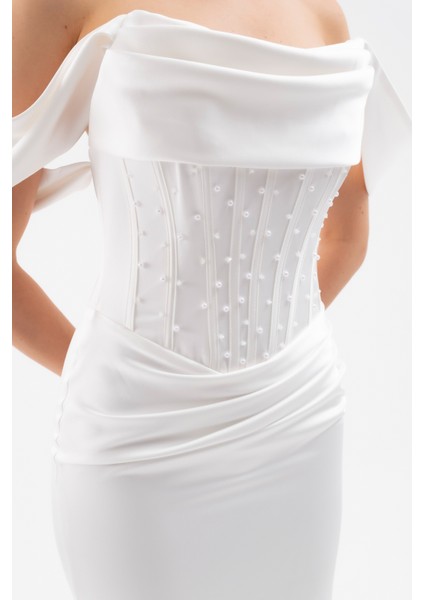 Kadın Beyaz Kayık Yaka Boncuklu Uzun Saten Abiye Elbise indirimleri