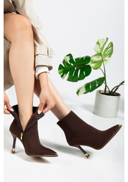 Kahve Çizgili Bilek Boy Topuklu Kadın Çizme