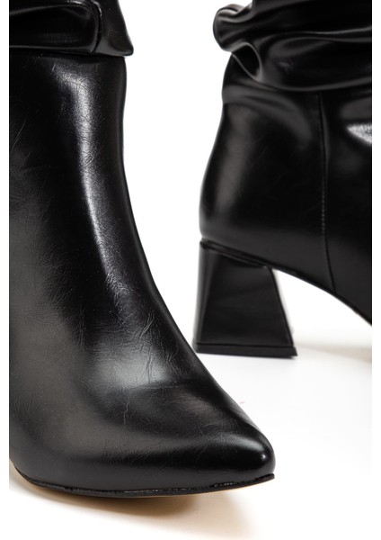 Siyah Kırışık Rugan Körüklü Kalın Topuklu Günlük Bayan Çizme indirimleri