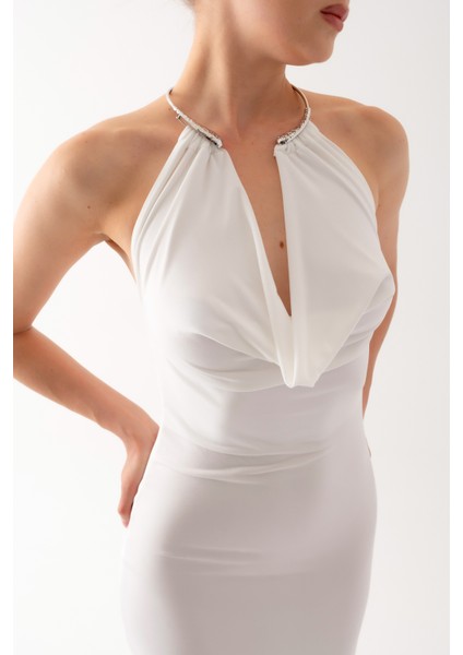 Kadın Beyaz Aksesuar Detay Dekolteli Uzun Elbise indirimleri