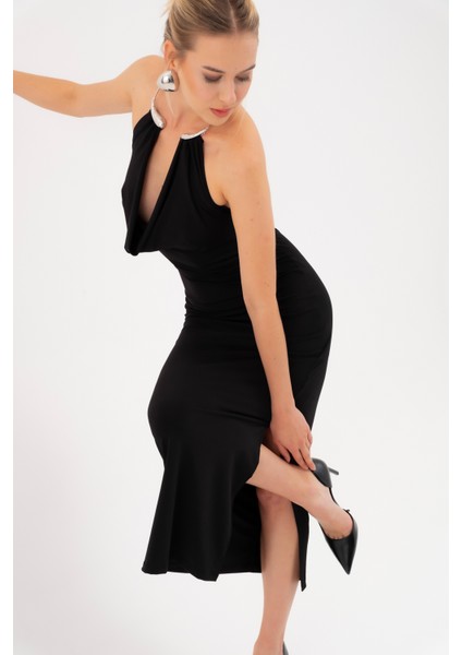 Kadın Siyah Aksesuar Detay Dekolteli Uzun Elbise modelleri