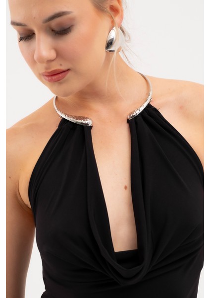 Kadın Siyah Aksesuar Detay Dekolteli Uzun Elbise fırsatları