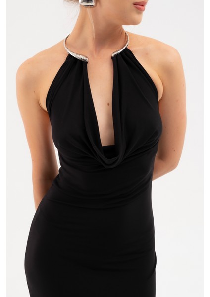 Kadın Siyah Aksesuar Detay Dekolteli Uzun Elbise indirimleri